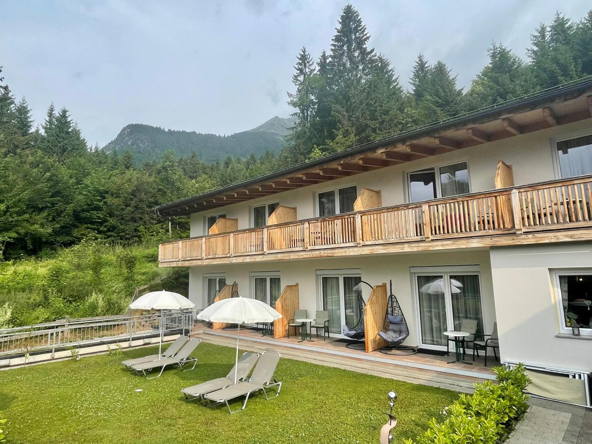 Sweet Cherry - Boutique & Guesthouse Tyrol インスブルック エクステリア 写真