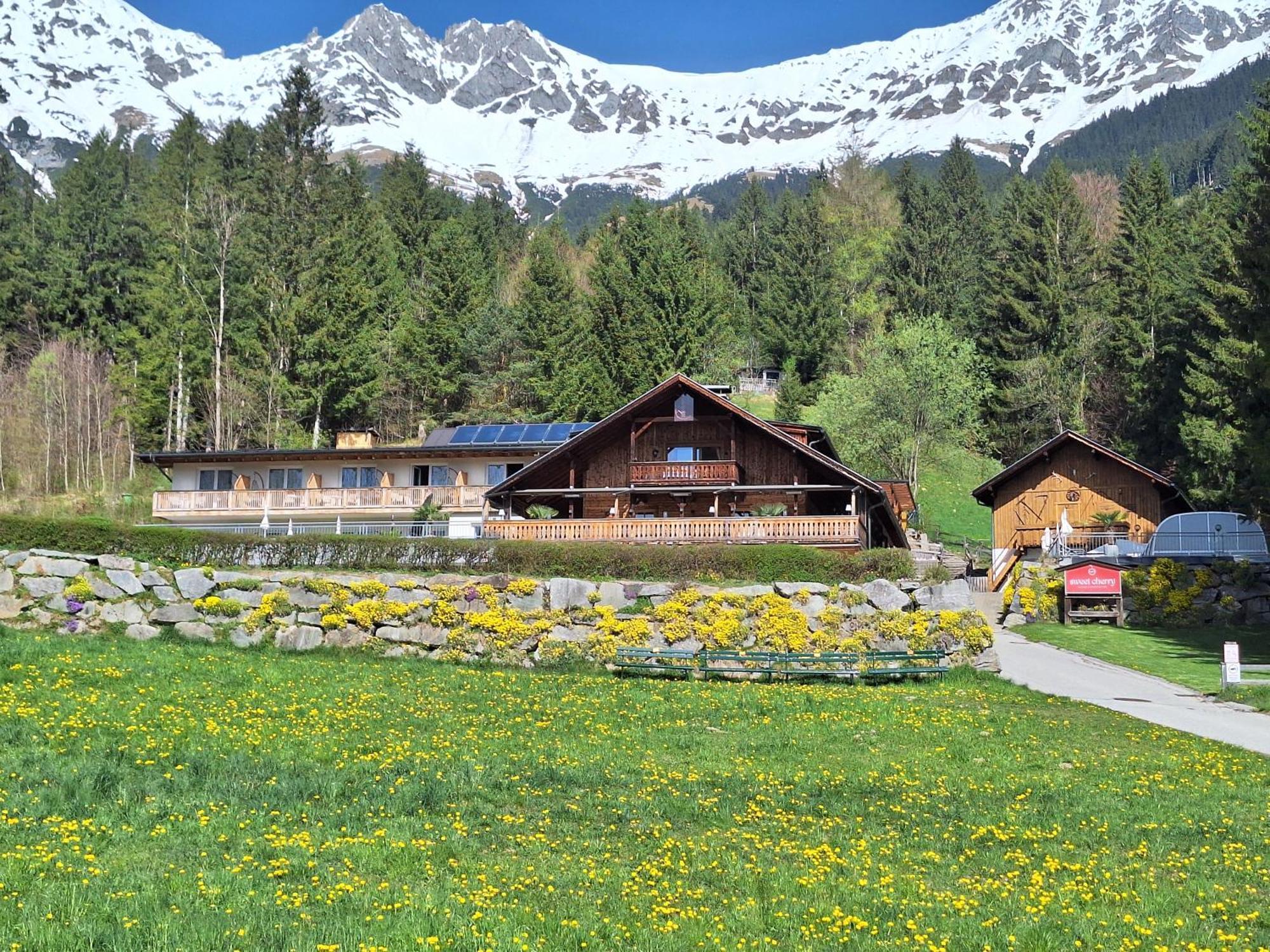 Sweet Cherry - Boutique & Guesthouse Tyrol インスブルック エクステリア 写真