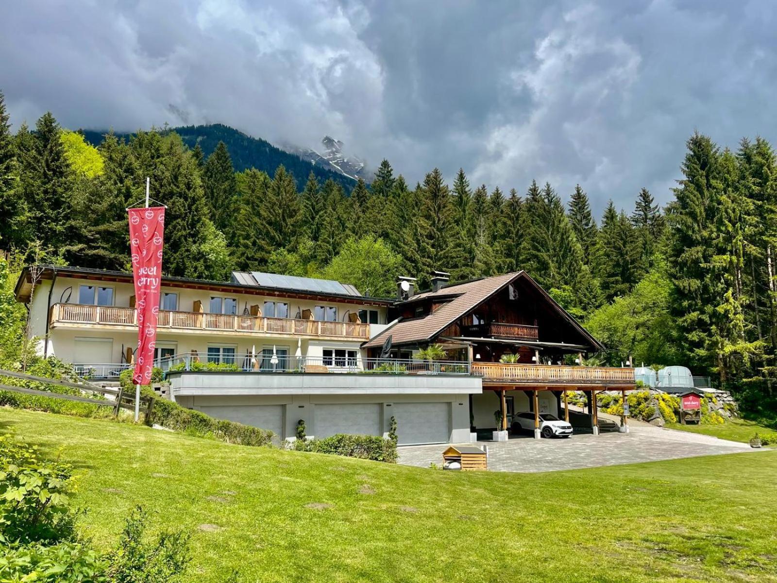 Sweet Cherry - Boutique & Guesthouse Tyrol インスブルック エクステリア 写真